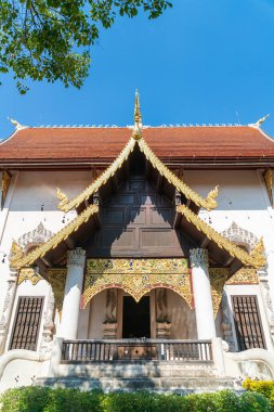 Wat Chedi Luang Varavihara Tayland 'ın başkenti Chiang Mai' de büyük bir tapınak.