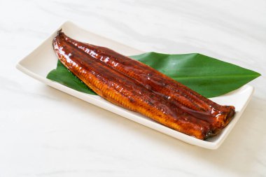 Izgara yılan balığı ya da soslu ızgara unagi (Kabayaki) - Japon yemeği..