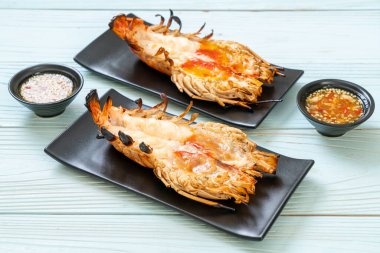 Izgara Taze Dev Nehir Karidesi Baharatlı Deniz Ürünleri Soslu