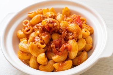 Domates soslu makarna ve kıymalı domuz eti, Amerikan usulü pirzola, Amerikan usulü gulaş.