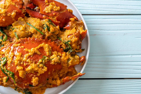 Köri tozuyla kızartılmış yengeç - Deniz ürünleri tarzı