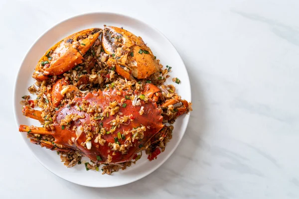 Baharatlı Tuz ve Biberli Kızarmış Yengeç - Deniz ürünleri tarzı