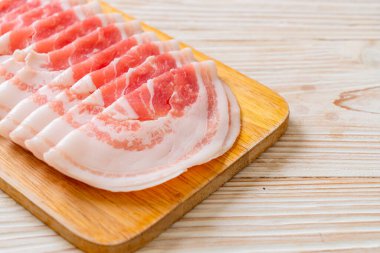 Dilimlenmiş taze domuz eti