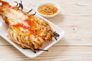 Izgara Taze Dev Nehir Karidesi Baharatlı Deniz Ürünleri Soslu