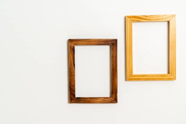 boş resim çerçevesi beyaz duvar arkaplanında kopyalama alanı ile