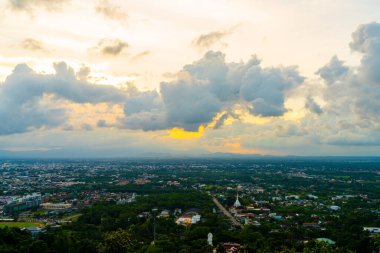 Tayland 'da Songkhla' da Alacakaranlık Gökyüzü ile birlikte Şapka Yai Şehri silueti