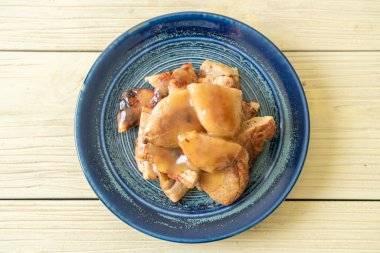 Hindistan cevizi soslu ızgara muz.