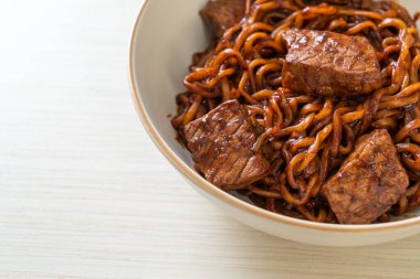 Jjapaguri ya da Chapaguri, Kore Kara Fasulye Baharatlı Erişte - Kore usulü