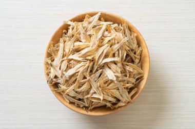 Kurutulmuş küçük çıtır balık.