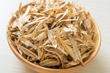 Kurutulmuş küçük çıtır balık.