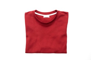 beyaz arkaplanda yalıtılmış t-shirt