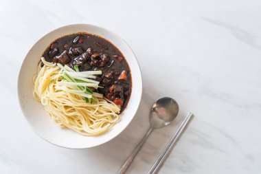 Jajangmyeon ya da JJajangmyeon, Kore Gıda Stili olan Kore eriştesidir.