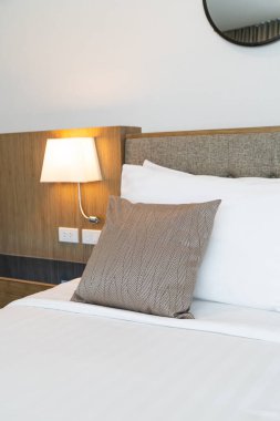İç dekorasyon odasındaki güzel yastık.