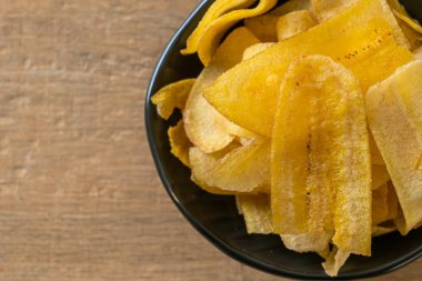 Çıtır muz cipsi. Kızarmış ya da dilimlenmiş muz.