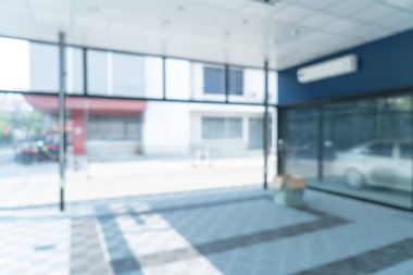 Arkaplan için cam penceresi ve güneş ışığı olan soyut bulanık ofis