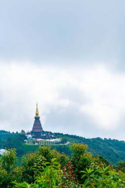 Tayland, Chiang Mai 'de bulutlu gökyüzü olan Doi Inthanon Milli Parkı' ndaki tarihi mekan..