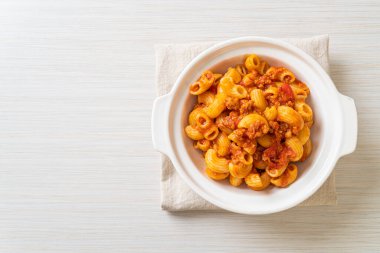 Domates soslu makarna ve kıymalı domuz eti, Amerikan usulü pirzola, Amerikan usulü gulaş.