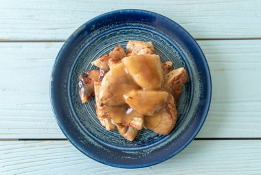 Hindistan cevizi soslu ızgara muz.