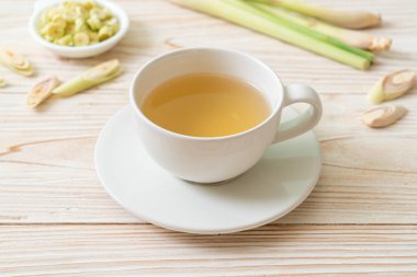 sıcak limon suyu bardağı