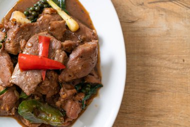 Ördekli Kızarmış Kara Biber - Asya usulü