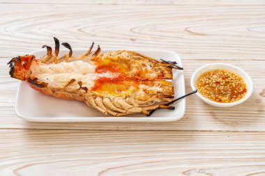 Izgara Taze Dev Nehir Karidesi Baharatlı Deniz Ürünleri Soslu