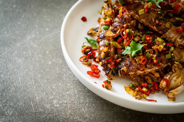 Kızarmış Mantid Karidesi ya da Acılı ve Tuzlu Kerevit Deniz Ürünleri Stili