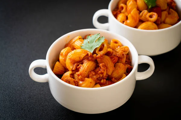 Domates soslu makarna ve kıymalı domuz eti, Amerikan usulü pirzola, Amerikan usulü gulaş.