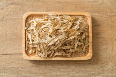 Kurutulmuş küçük çıtır balık.