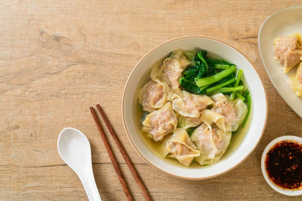 Varkensvlees Wonton Soep Varkensvlees Dumplings Soep Met Groente Aziatische Voedsel — Stockfoto