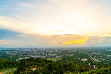Tayland 'da Songkhla' da Alacakaranlık Gökyüzü ile birlikte Şapka Yai Şehri silueti