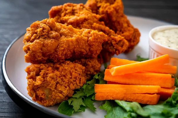 Fried Spicy Chicken Wings Vegetable — Stock Photo, Image