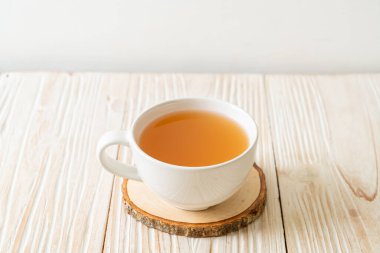 Zencefil köklü taze ve sıcak zencefil suyu bardağı - sağlıklı içecek tarzı