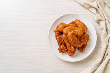 Tayland usulü susamlı kızarmış muz.