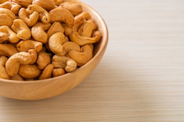 Tahta kasede fındık ve fotokopi alanı.