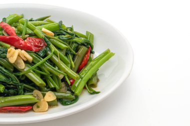 Karıştırılmış Çin Sabah Zaferi ya da beyaz arka planda izole edilmiş su ıspanağı