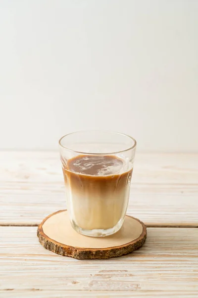 Verre Café Sale Lait Froid Surmonté Café Expresso Chaud — Photo