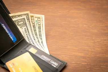 Para ve kredi kartlı cüzdan - Ekonomi ve finans kavramı