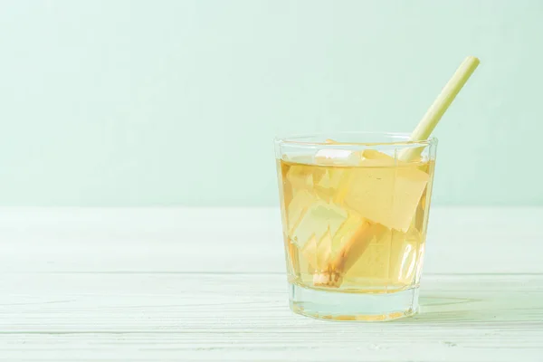 Suco Grama Limão Gelado Fundo Madeira — Fotografia de Stock