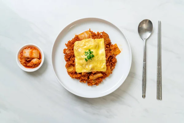 Kimchi Arroz Frito Con Cerdo Queso Rematado Estilo Asiático Fusión —  Fotos de Stock