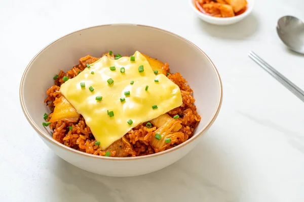 Kimchi Arroz Frito Con Cerdo Queso Rematado Estilo Asiático Fusión —  Fotos de Stock