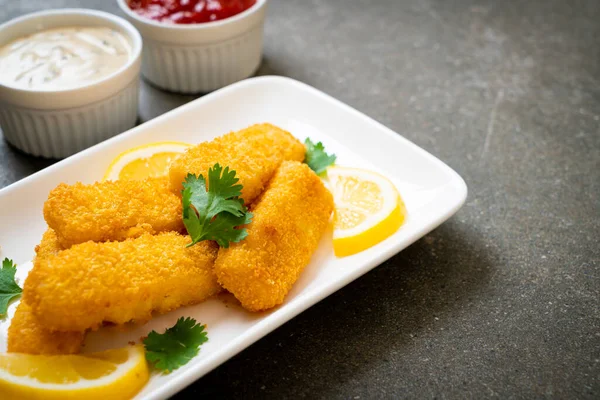 Gebratene Fischstäbchen Oder Pommes Frites Fisch Mit Sauce — Stockfoto