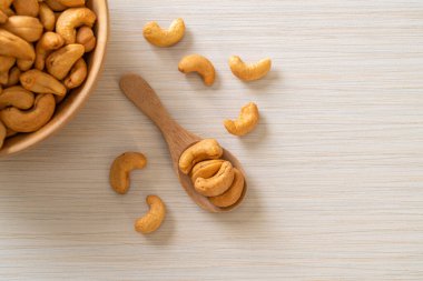 Tahta kasede fındık ve fotokopi alanı.
