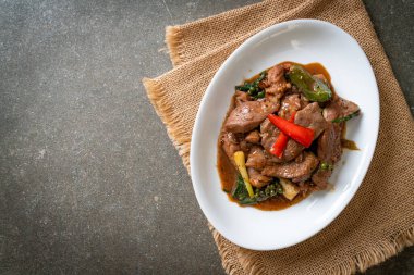 Ördekli Kızarmış Kara Biber - Asya usulü