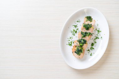 Ispanak ve peynirle doldurulmuş tavuk göğsü