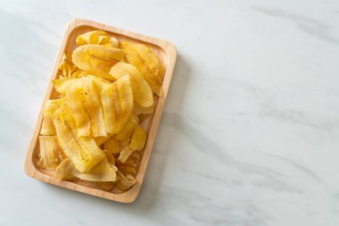 Çıtır muz cipsi. Kızarmış ya da dilimlenmiş muz.