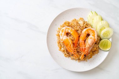 Dev Karidesler Tabakta Karides Ezmesi ile Kızarmış Pirinç