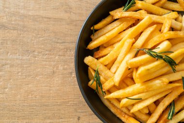 Patates kızartması ya da ekşi krema ve ketçaplı patates cipsi.