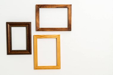 boş resim çerçevesi beyaz duvar arkaplanında kopyalama alanı ile