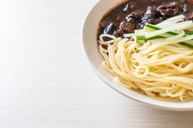 Jajangmyeon ya da JJajangmyeon, Kore Gıda Stili olan Kore eriştesidir.