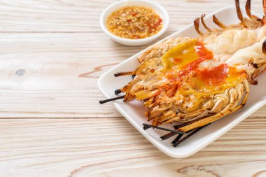 Izgara Taze Dev Nehir Karidesi Baharatlı Deniz Ürünleri Soslu